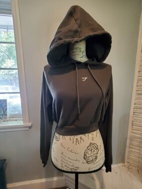 Gymshark Cropped Hooded Sweatshirt in Taupe